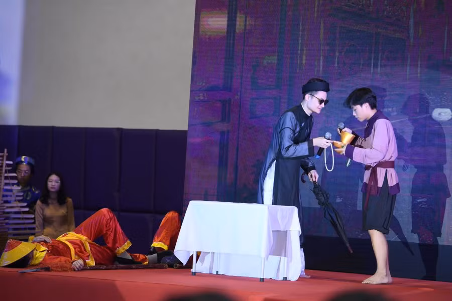 Học sinh Olympia biểu diễn vở kịch Nghêu Sò Ốc Hến trong dự án "Tôi là ai giữa cội nguồn dân tộc".