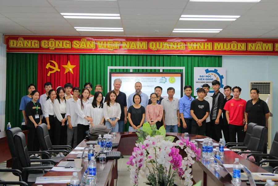 Buổi tập huấn dự án RiSaWa cho sinh viên ngành nông nghiệp Trường ĐH Kiên Giang Buổi tập huấn dự án RiSaWa cho sinh viên ngành nông nghiệp Trường ĐH Kiên Giang