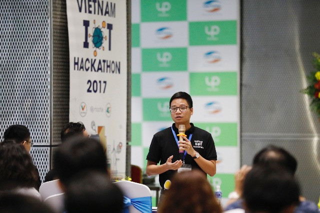 Ông Phùng Văn Cường, Phó Tổng Giám đốc Tổng Công ty Viễn thông Viettel: IOT hiện là xu hướng và có tiềm năng rất lớn trên thế giới. Ông Phùng Văn Cường, Phó Tổng Giám đốc Tổng Công ty Viễn thông Viettel: IOT hiện là xu hướng và có tiềm năng rất lớn trên thế giới.