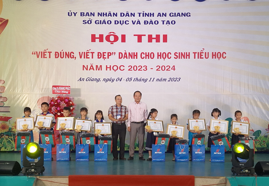Tổng kết trao thưởng Hội thi 'Viết đúng, viết đẹp’ ảnh 6