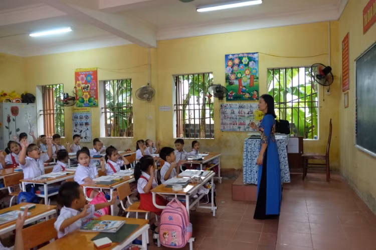 Tiết tiếng Việt của lớp 1A - Trường Tiểu học Đông La (Đông Hưng, Thái Bình) do cô Đặng Thị Thu Lan giảng dạy. Ảnh: TG