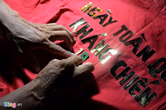 Dị nhân bán vé số dạo nổi tiếng Sài Gòn