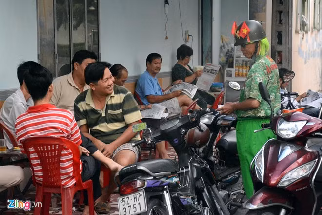 Dị nhân bán vé số dạo nổi tiếng Sài Gòn