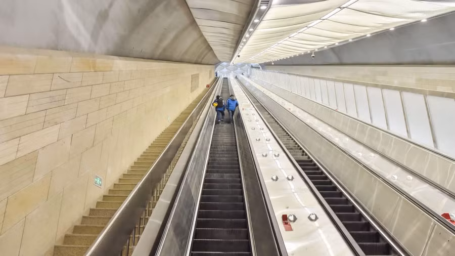 Ga Trường thành Bát Đạt Lĩnh nằm ở độ sâu 102 mét bên dưới Vạn lý Trường Thành được coi là ga đường sắt cao tốc dưới lòng đất sâu và rộng nhất thế giới. Ảnh: Getty Images