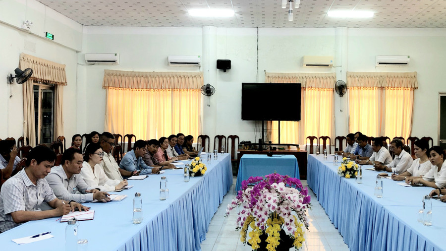 Đại biểu tham dự triển khai dạy thực nghiệm. Đại biểu tham dự triển khai dạy thực nghiệm.