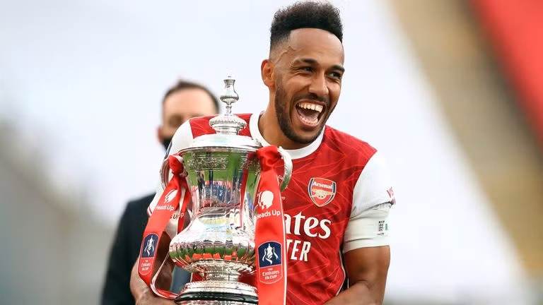 Thủ quân Aubameyang được trả lương cao nhất tại Arsenal.