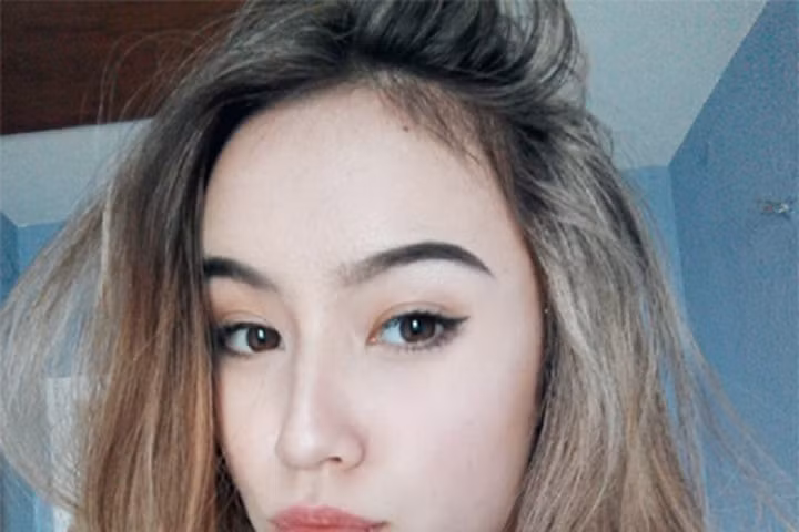 Vẻ đẹp lạ khó rời mắt của cô gái Việt lai Đức 16 tuổi