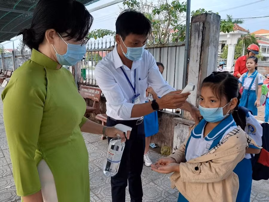 Trường học ở Cà Mau chuẩn bị phương án sắp xếp thời khóa biểu hợp lý theo hướng lệch giờ ra chơi, ra về.