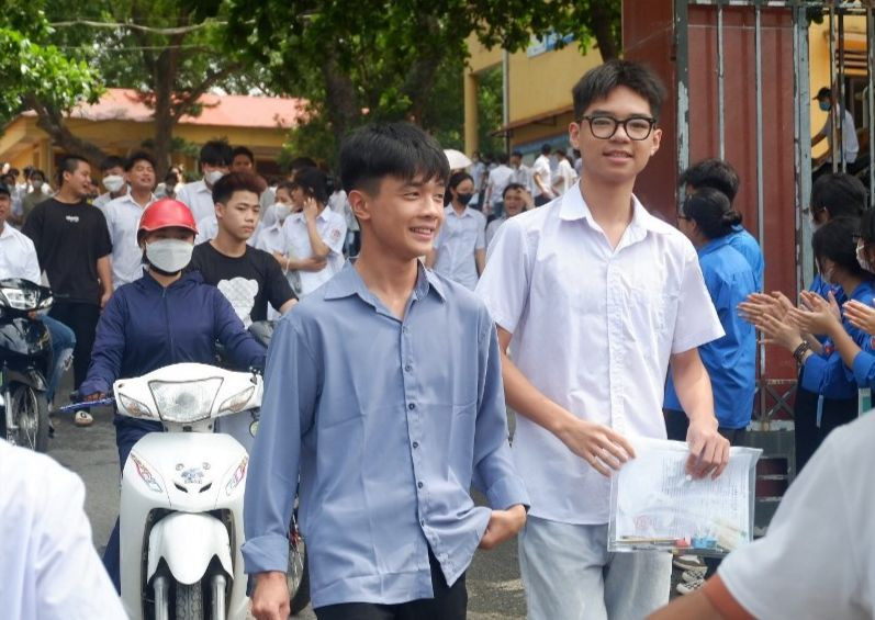 Thí sinh tỉnh Phú Thọ hoàn thành Kỳ thi tốt nghiệp THPT 2023. Thí sinh tỉnh Phú Thọ hoàn thành Kỳ thi tốt nghiệp THPT 2023.