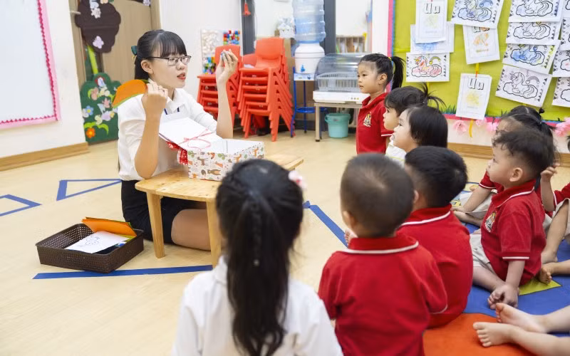 Lương khởi điểm của giáo viên mầm non thấp nhất so với cấp học khác.