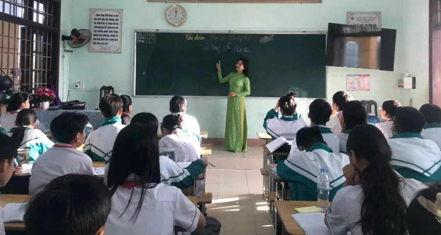 Giáo viên Trường THCS Phan Đình Phùng (TP Đông Hà, Quảng Trị) ôn tập cho học sinh khối 9. Ảnh: Đăng Đức