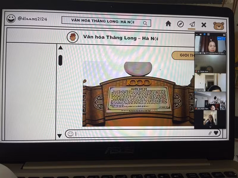 Học sinh Trường THPT chuyên Hà Nội - Amsterdam tìm hiểu về nếp sống văn minh, thanh lịch của người Hà Nội. Ảnh minh họa.