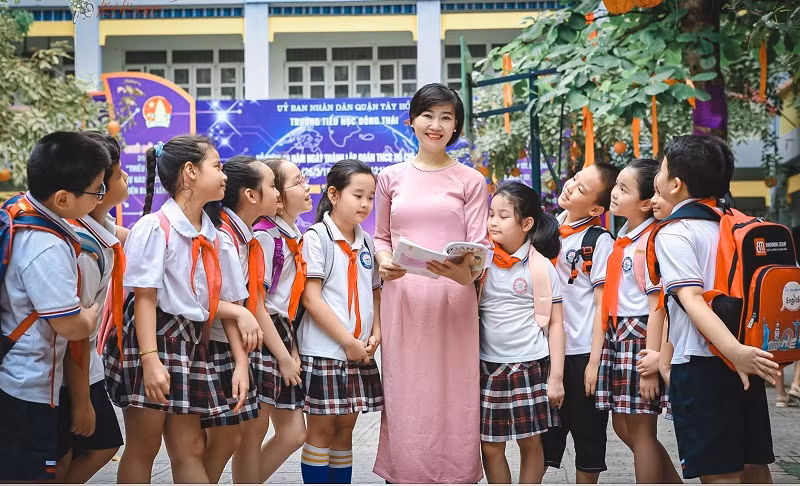 Để nếp sống văn minh, thanh lịch thấm qua từng giờ dạy