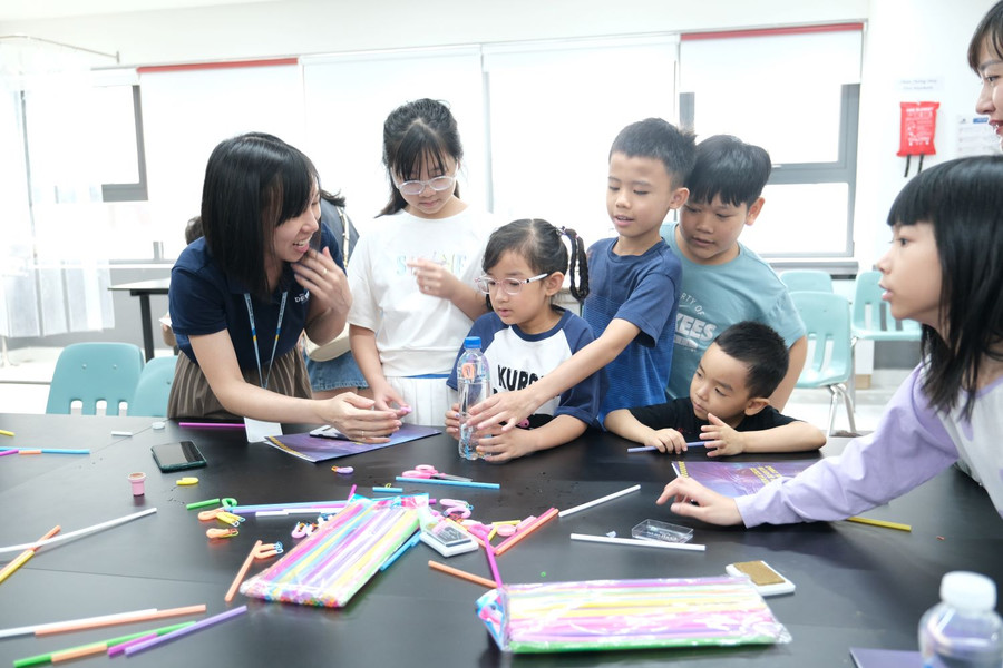 Có đến 14 trạm trải nghiệm trải nghiệm khoa học tại Ngày hội khoa học MDE - Science MDE Fair 2024. Có đến 14 trạm trải nghiệm trải nghiệm khoa học tại Ngày hội khoa học MDE - Science MDE Fair 2024.