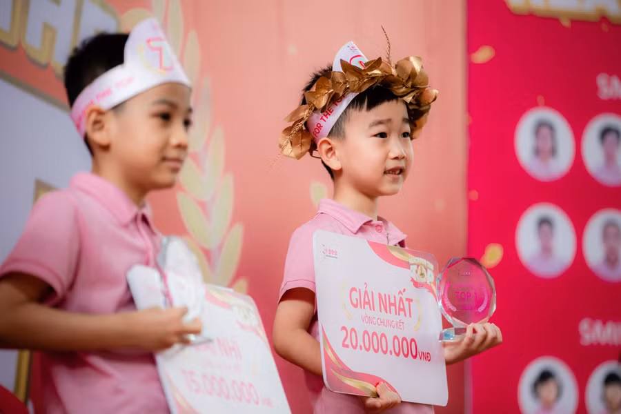 Em Đàm Trọng Nghĩa đến từ Sakura Montessori Vạn Phúc trở thành quán quân Reach for the top 2024.