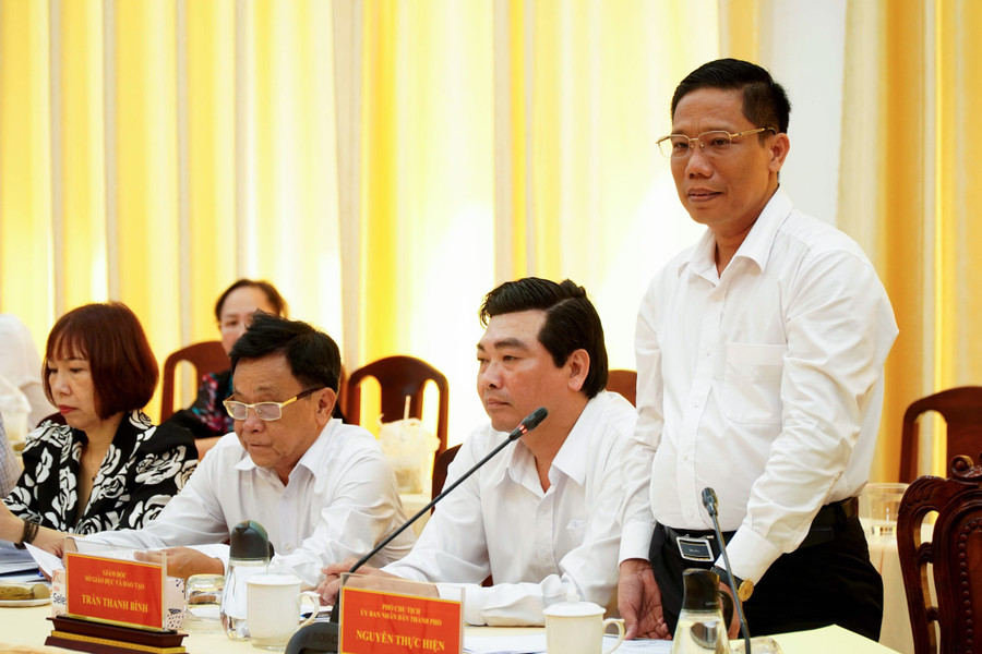 Ông Nguyễn Thực Hiện, Phó Chủ tịch UBND TP Cần Thơ phát biểu tại buổi làm việc.