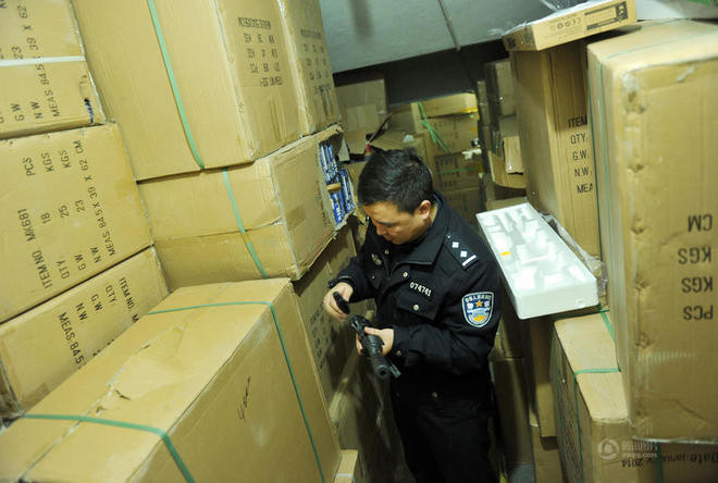 Trung Quốc tịch thu 10.000 khẩu súng giả ảnh 3