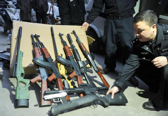Trung Quốc tịch thu 10.000 khẩu súng giả ảnh 6