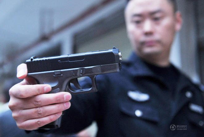 Trung Quốc tịch thu 10.000 khẩu súng giả ảnh 4