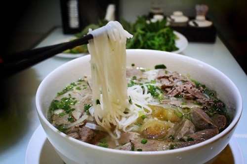Cận cảnh tô phở 