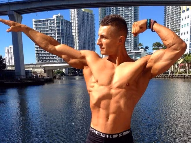 Chàng IT điển trai có thân hình 6 múi, nâng tạ 230 kg