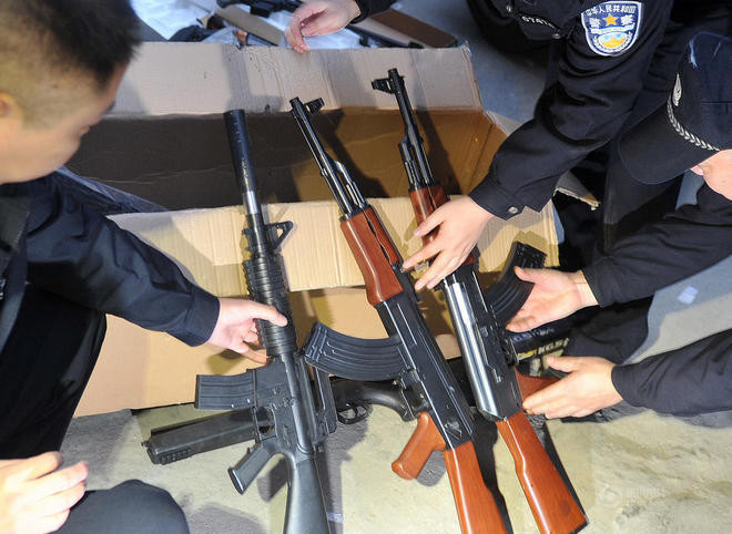 Trung Quốc tịch thu 10.000 khẩu súng giả ảnh 5