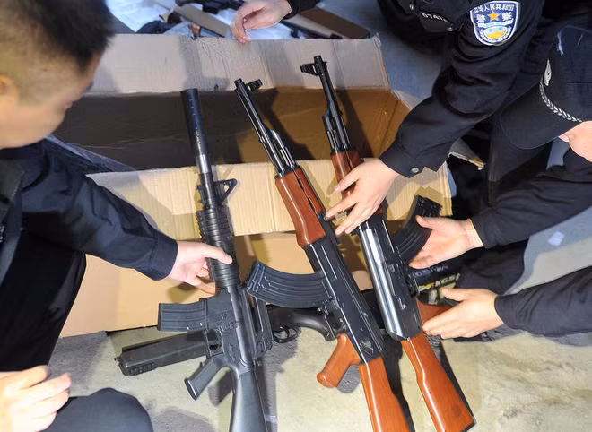 Trung Quốc tịch thu 10.000 khẩu súng giả ảnh 5