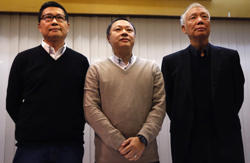 (L-R) Occupy Central civil disobedience founders Chan Kin-man, professor of sociology at Chinese University, Benny Tai, law professor at the University of Hong Kong and Reverend Chu Yiu-ming attend a news conference on their voluntary surrender to the police in Hong Kong December 2, 2014. The founders of Hong Kong