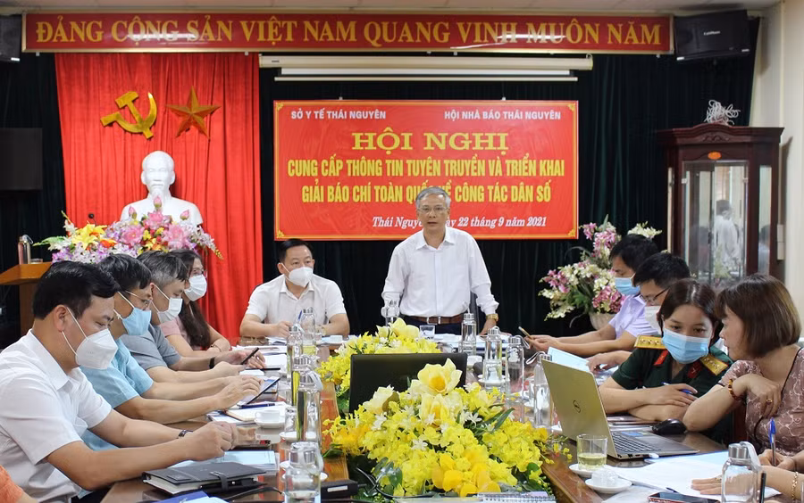 Nhà báo Nguyễn Bảo Lâm - Chủ tịch Hội Nhà báo Thái Nguyên phát biểu tại Hội nghị