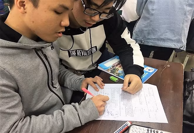 Tiết luyện và chữa đề thi minh họa của lớp 12E – Trường THCS và THPT M.V Lômônôxốp