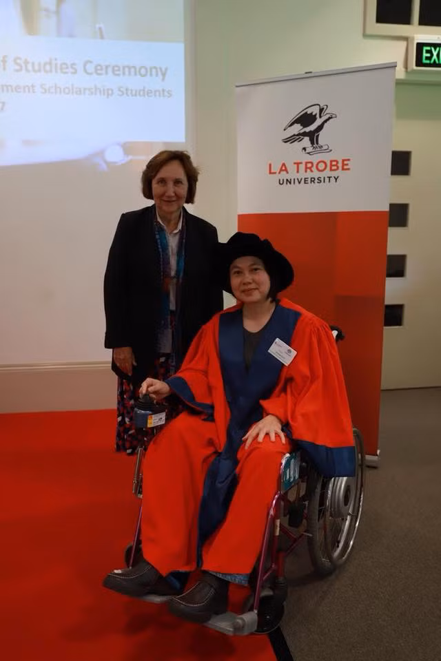 Cô giáo Võ Thị Hoàng Yến và giáo sư hướng dẫn