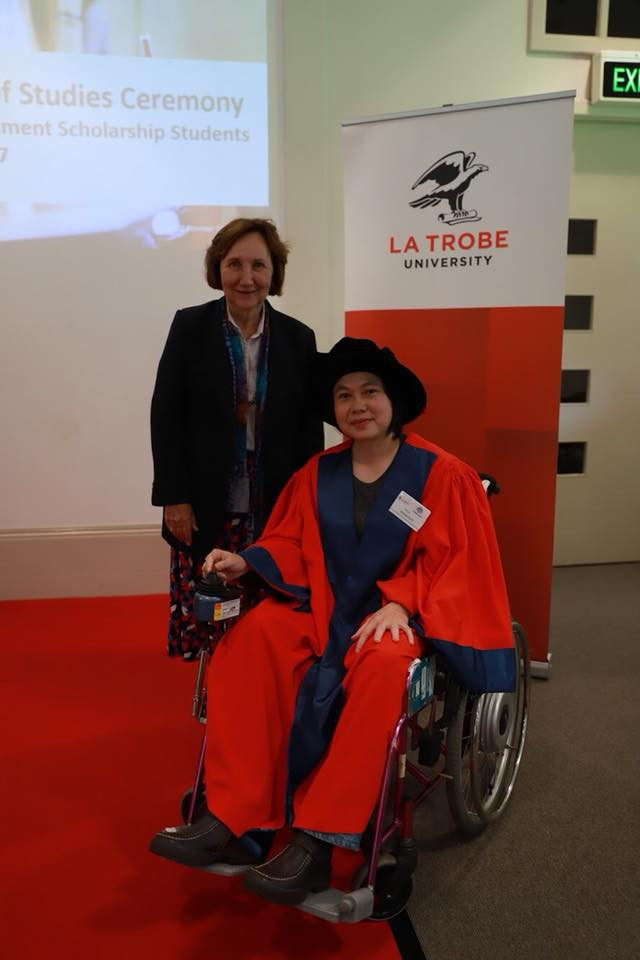 Cô giáo Võ Thị Hoàng Yến và giáo sư hướng dẫn Cô giáo Võ Thị Hoàng Yến và giáo sư hướng dẫn