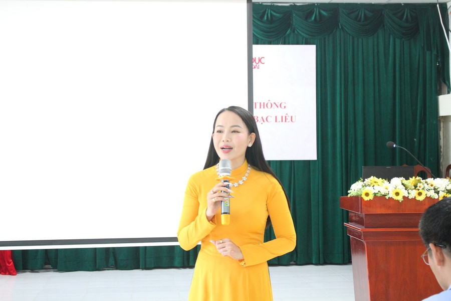 TS Nguyễn Thị Quốc Minh chia sẻ cùng cán bộ quản lý, giáo viên tỉnh Bạc Liêu. TS Nguyễn Thị Quốc Minh chia sẻ cùng cán bộ quản lý, giáo viên tỉnh Bạc Liêu.