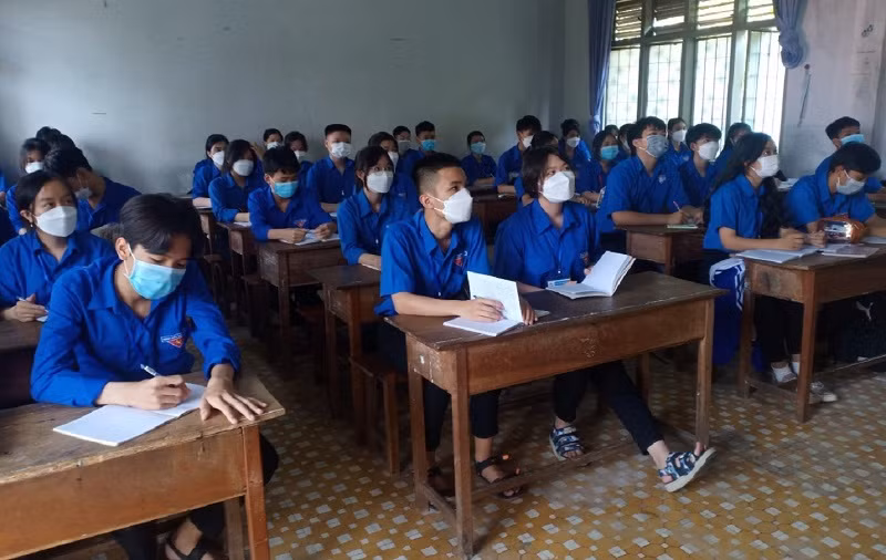 Học sinh Trường THPT Trần Quốc Tuấn (huyện Phú Thiện, Gia Lai) ôn tập chuẩn bị cho Kỳ thi tốt nghiệp THPT 2022.