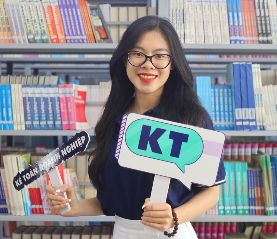 Lương Lan Hương ước mơ trở thành giảng viên. Ảnh: NVCC