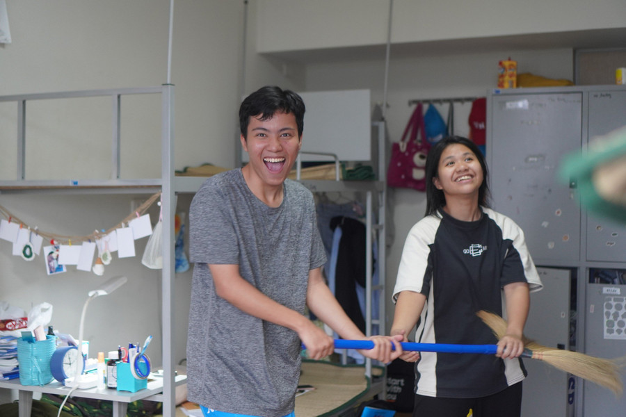 Phút thư giãn của học sinh lớp 12 Trường nội trú Hy Vọng sau những giờ học căng thẳng cho Kỳ thi tốt nghiệp THPT. Phút thư giãn của học sinh lớp 12 Trường nội trú Hy Vọng sau những giờ học căng thẳng cho Kỳ thi tốt nghiệp THPT.