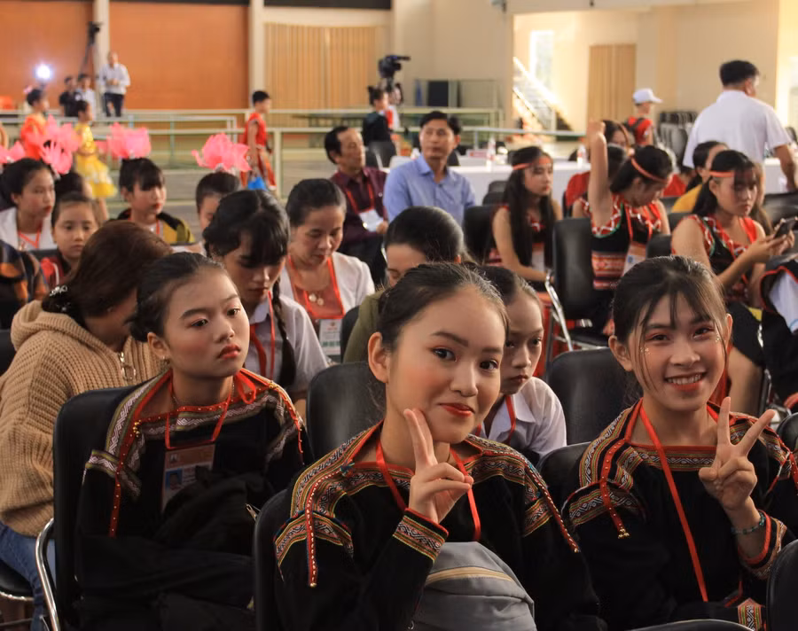 Các thí sinh của Hội thi “Giai điệu tuổi hồng” tỉnh Đắk Lắk lần thứ XIV.