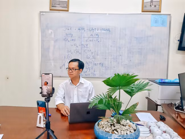 Dạy học online tại Trường THPT Trần Đại Nghĩa (TP Cần Thơ). Dạy học online tại Trường THPT Trần Đại Nghĩa (TP Cần Thơ).