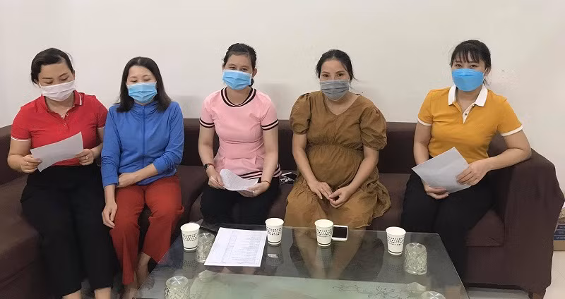 Nhiều nhân viên trường học tại huyện Núi Thành rất lo lắng trước nguy cơ mất việc vì phải tham gia thi tuyển viên chức trong khi đã lớn tuổi, không có điều kiện để ôn thi. 