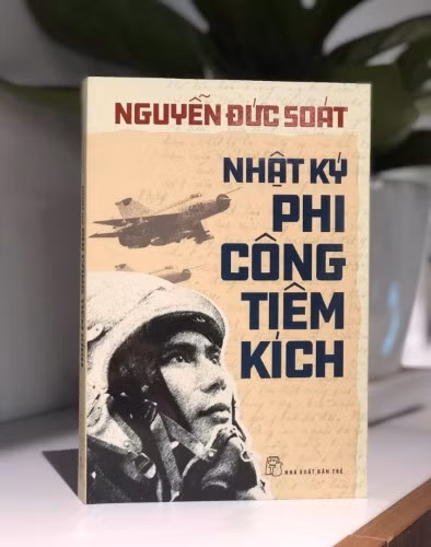 Nhật ký của anh hùng Nguyễn Đức Soát có nhắc đến thời khắc chiến đấu và hi sinh của phi công Hoàng Tam Hùng. Ảnh: tư liệu
