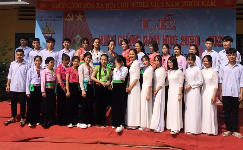 Học sinh Trường PTDTNT THCS&THPT huyện Tân Lạc (Hòa Bình).