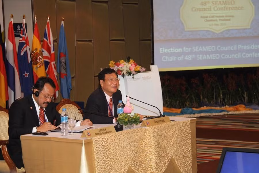 Bộ trưởng Phạm Vũ Luận điều hành phiên họp