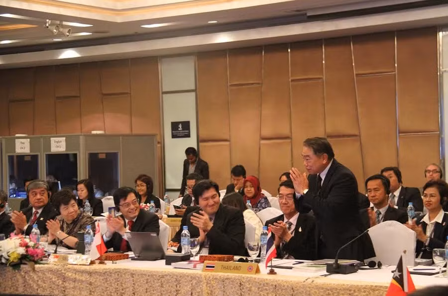 Chủ tịch mới được bầu - Ngài Đô đốc Narong Pipathanasai, Bộ trưởng Bộ Giáo dục Thái Lan - cảm ơn sự tín nhiệm của các thành viên Hội đồng