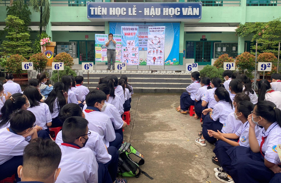 Trường THCS An Lạc tổ chức tuyên truyền về phòng chống dịch bệnh cho học sinh toàn trường. Trường THCS An Lạc tổ chức tuyên truyền về phòng chống dịch bệnh cho học sinh toàn trường.