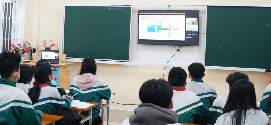 Lớp học trực tuyến vẫn duy trì trong trường hợp giáo viên là F0 tại Trường THCS Lê Mao, TP Vinh, Nghệ An. Lớp học trực tuyến vẫn duy trì trong trường hợp giáo viên là F0 tại Trường THCS Lê Mao, TP Vinh, Nghệ An.