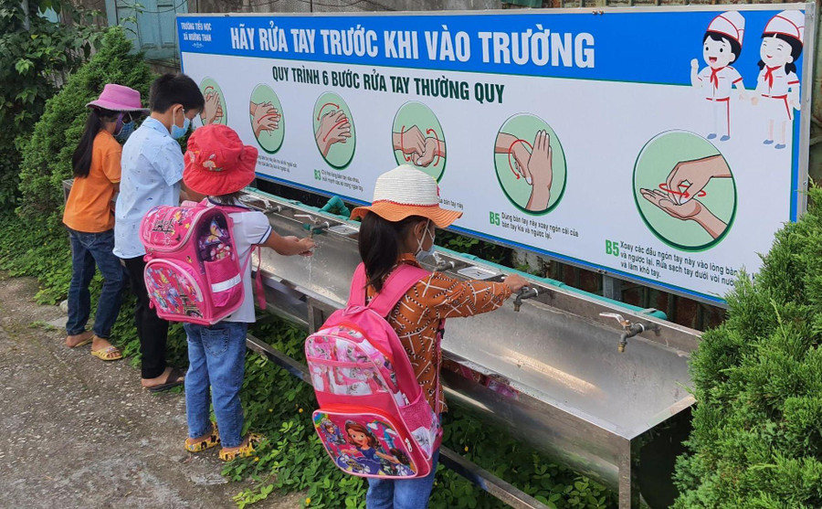 Trường Tiểu học Mường Than (Than Uyên) bảo đảm an toàn cho học sinh khi đến lớp.