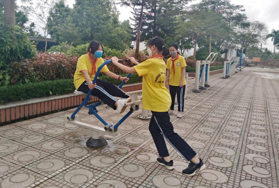 Học sinh Trường THCS Minh Khai (Bắc Từ Liêm, Hà Nội) hào hứng với các môn thể thao tại trường. Học sinh Trường THCS Minh Khai (Bắc Từ Liêm, Hà Nội) hào hứng với các môn thể thao tại trường.