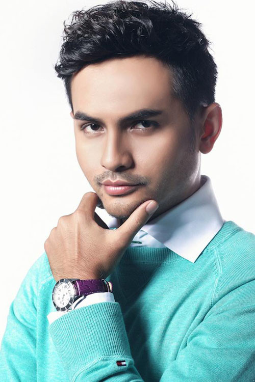 Diễn viên Đức Tiến cho rằng, nên công chiếu lại phim Dòng máu anh hùng để lấy tiền giúp Chánh Tín trả nợ. Diễn viên Đức Tiến cho rằng, nên công chiếu lại phim Dòng máu anh hùng để lấy tiền giúp Chánh Tín trả nợ.