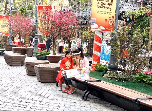 Phố sách thu hút sự quan tâm của độc giả trong không gian truyền thống ...