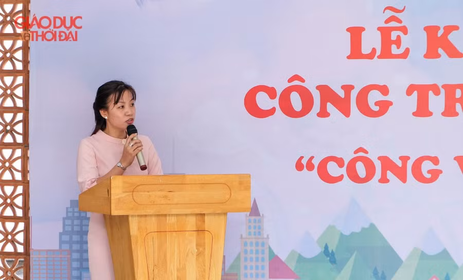 Cô Lê Trần Minh Hiếu, Phó Hiệu trưởng Trường TH Võ Trường Toản (quận Ninh Kiều) tuyên bố khánh thành Công viên giao thông.